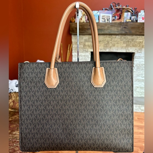 Michael Kors Studded Handbag EUC - Picture 3 of 6